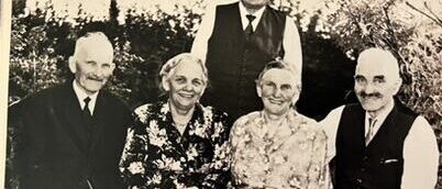 Marie-jensen-med-soeskende-koebenhavn-skovlunde-ca-1960 Foto af Marie Jensen med hendes søskende fra Tolne. Taget i Skovlunde ca. 1960