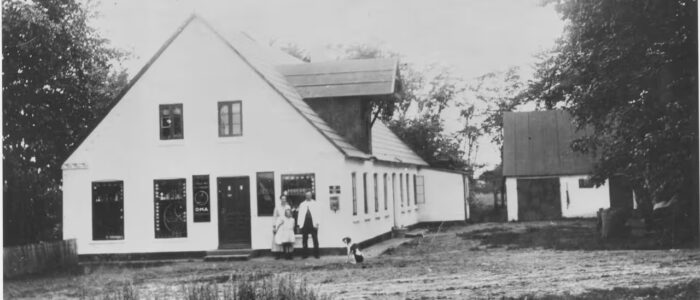 Tolne Købmandsforretning ca 1910 Foto: Købmandsforretningen i Tolne ca 1910. Fra Arkiv.dk